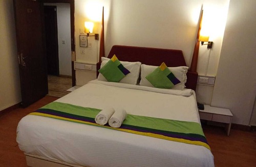 Navrangpura Hotel | Hotel Crown