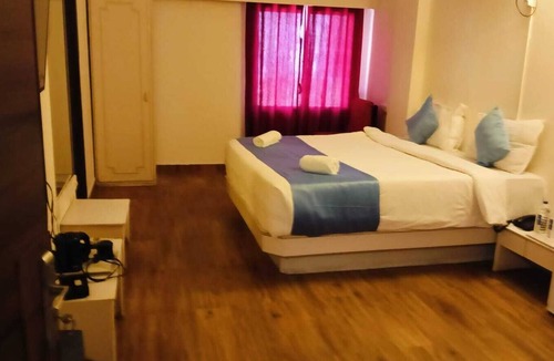 Navrangpura Hotel | Hotel Crown