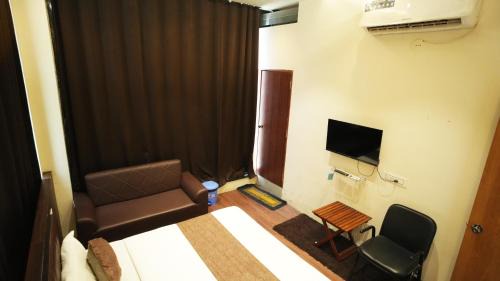 Rajkot Hotel | Hotel Crystal Rajkot
