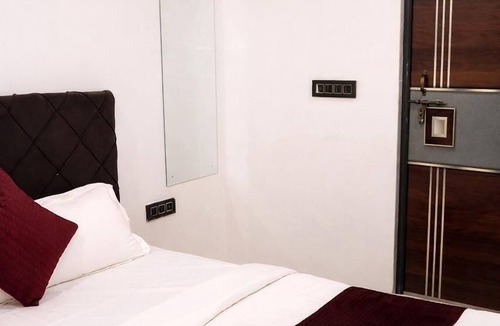 Raipur Hotel | Hotel Emirates Case