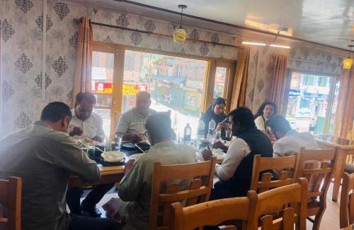 Pahalgam Bed & Breakfast | HOTEL FOOD POINT & Restaurant