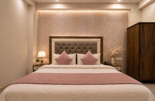 Vasundhara Hotel | Hotel Gold Ston Near Yashoda Hospital & Vaishali Metro