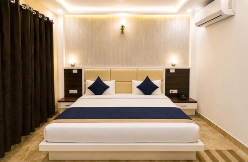 Vrindavan Hotel | Hotel Grand RK Residency Rukmani Vihaar - #PremManir #Chaar Dham #Parking #Affordable Stay