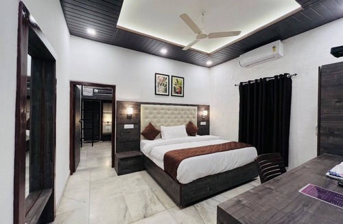 Mount Abu Hotel | Hotel Gulmarg Residency