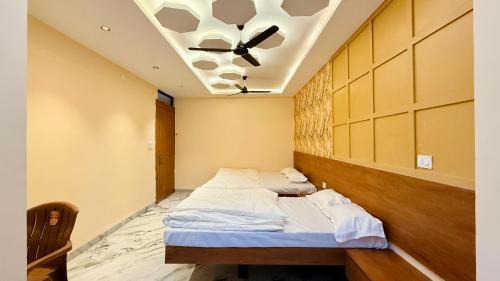 Rau Hotel | Hotel Gurukripa
