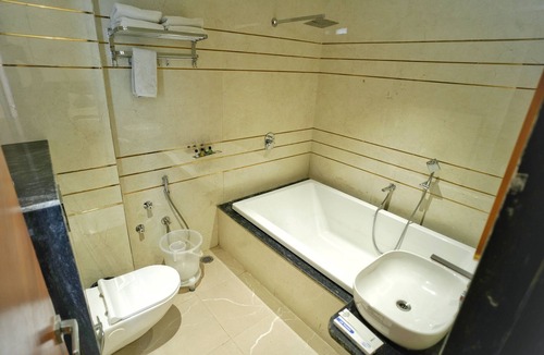 Dudu Hotel | HOTEL HIGHWAY QUEEN