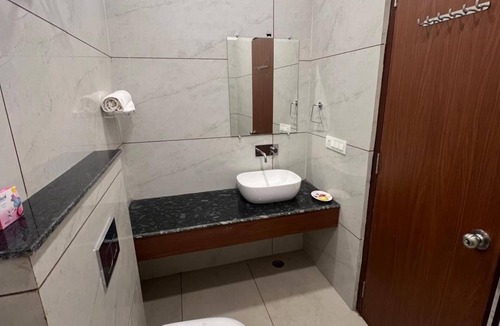 Hasanpur Hotel | Hotel Highway Retreat