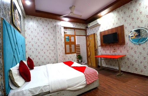 Ghaziabad Hotel | Hotel Hindon Residency "Couple Friendly"