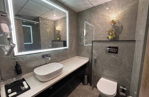 Varanasi Hotel | Hotel Holiday Heights