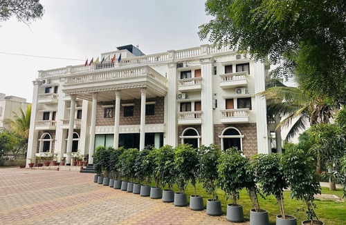 Daulatabad Hotel | Hotel Kailas Residency By Knight Hotel