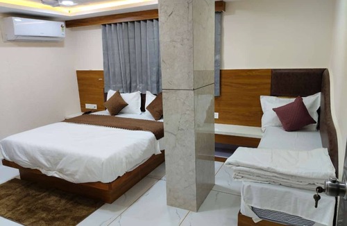 Navrangpura Hotel | Hotel just inn