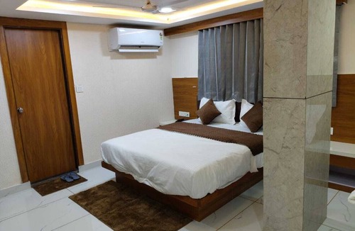 Navrangpura Hotel | Hotel just inn