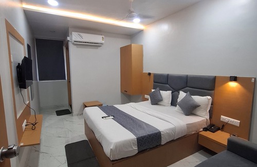 Navrangpura Hotel | Hotel Kalyan Palace