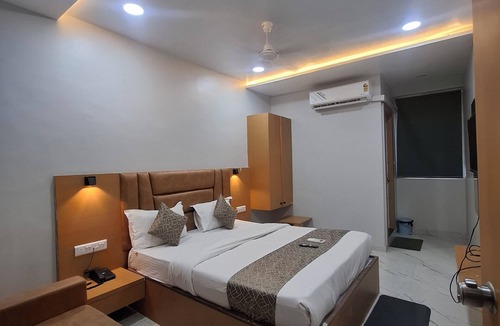 Navrangpura Hotel | Hotel Kalyan Palace