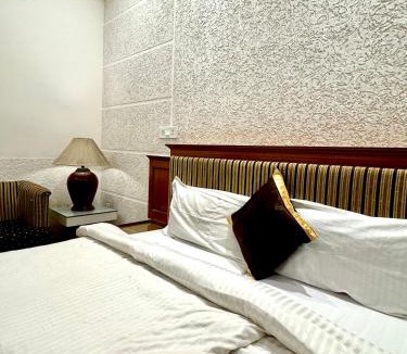 Taj Ganj Hotel | Hotel Kamal Nearest To Taj Mahal