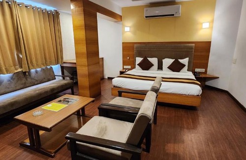 Ellis Bridge Hotel | Hotel Kanak