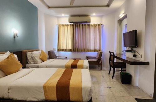 Ellis Bridge Hotel | Hotel Kanak