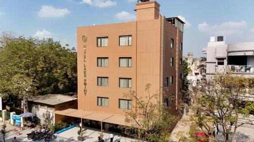 Maninagar Hotel | Hotel Lake Point