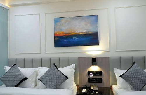 Thaltej Hotel | Hotel Laxus