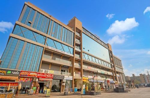Gandhinagar Hotel | Hotel Lee Paramount