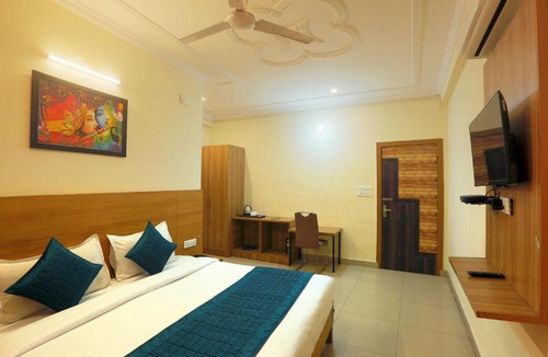 Noida Hotel | Hotel Lemon Suites & Banquet By Aura
