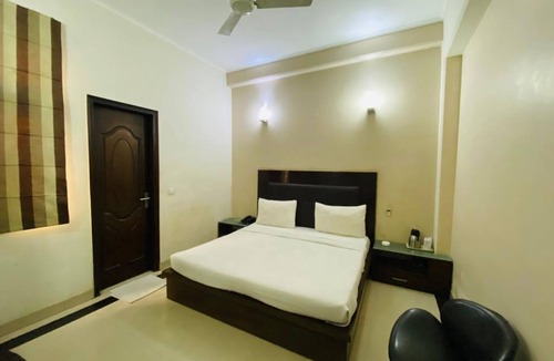 Kalkaji Hotel | Hotel LLoyd Residency Near Nehru Place