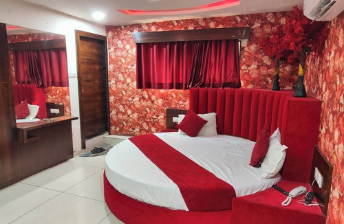 Vadodara Hotel | HOTEL LOTUS GOLD