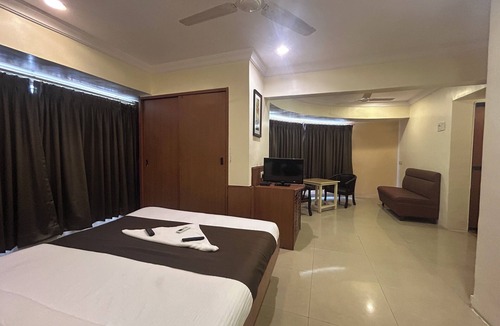 Malad East Hotel | Hotel Lucky Near Nesco