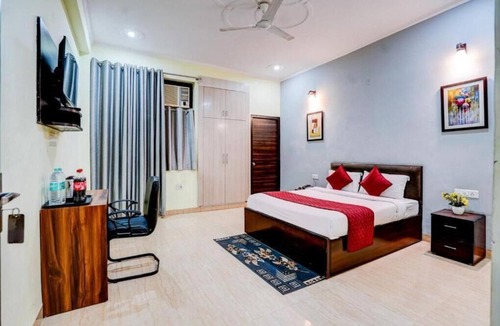 Sector 70 Hotel | Hotel maayra inn