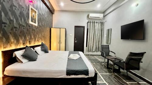 Gomti Nagar Hotel | Hotel Madhav Inn