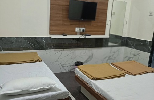 Dwarka Hotel | Hotel Mahalaxmi
