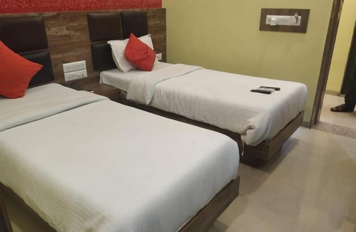 Sarkhej Hotel | HOTEL MAYUR PARK & RESIDENCY