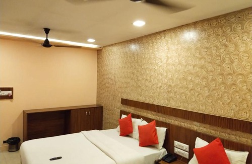Sarkhej Hotel | HOTEL MAYUR PARK & RESIDENCY
