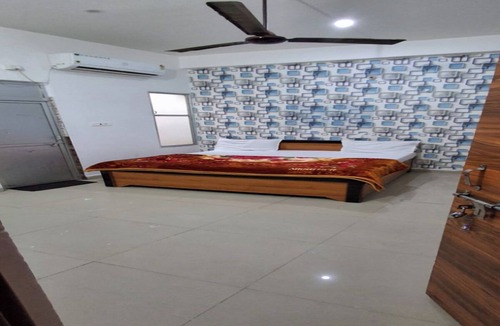 Kanpur Hotel | Hotel MeenakshI Palace Kanpur