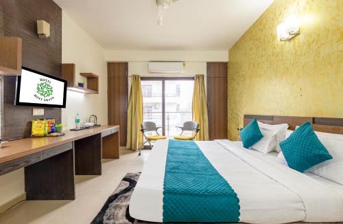 Dwarka Hotel | Hotel Mint Grand - A Smart Stay Near Yashobhoomi