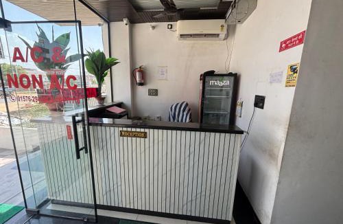 Sikar Hotel | Hotel Narayan free Parking & Near Toran Dwar