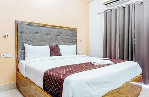 Varanasi Hotel | Hotel Navneeta Grand Varanasi