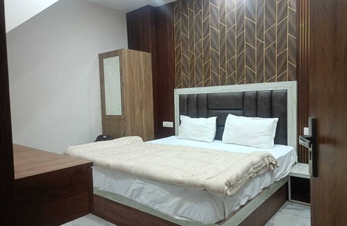Agra Hotel | Hotel O AWA Palace
