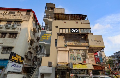 Navrangpura Hotel | Hotel O by OYO Bhanu Villa
