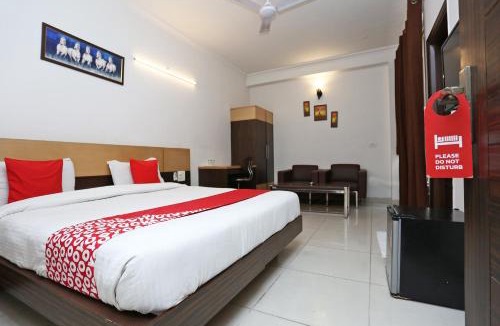 Sector-12A Hotel | Hotel O Cyber Inn