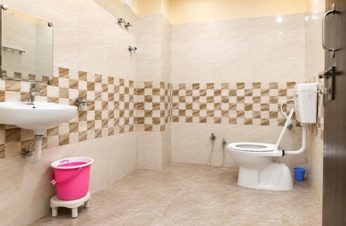 Lakhimpur Hotel | Hotel O Jhandi Palace