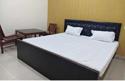 Lakhimpur Hotel | Hotel O Jhandi Palace