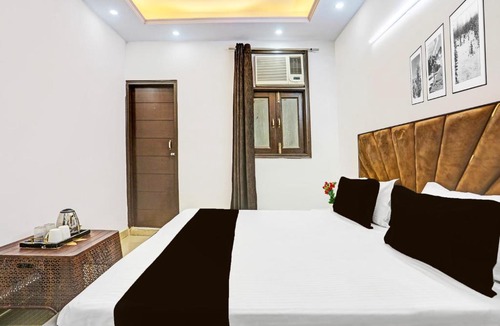 Sainik Farm Hotel | Hotel O KD 111 Shivam Residency