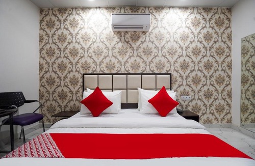 Pashim Vihar Hotel | Hotel O Mannat