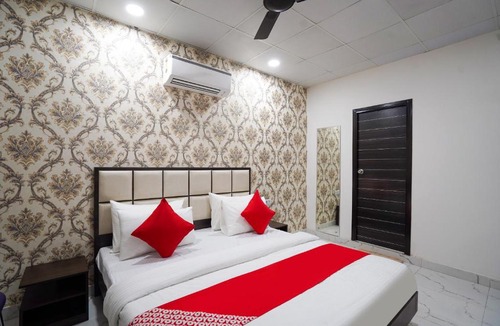 Pashim Vihar Hotel | Hotel O Mannat