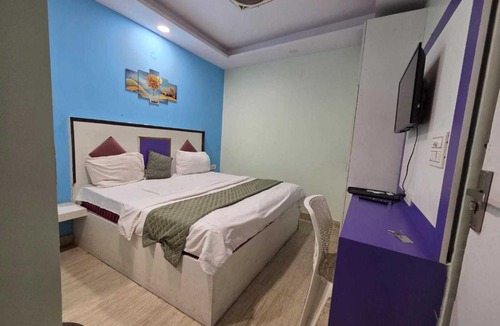 New Delhi Hotel | Hotel O Nangloi Railway Station Formerly Chahal Guest House