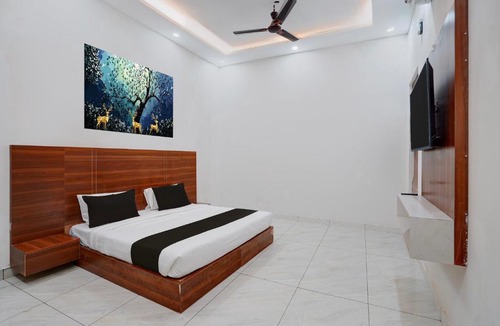 Delhi Hotel | Hotel O Park Paradise