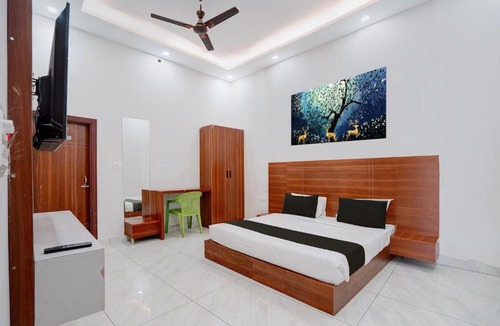 Delhi Hotel | Hotel O Park Paradise