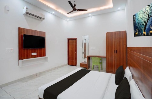 Delhi Hotel | Hotel O Park Paradise