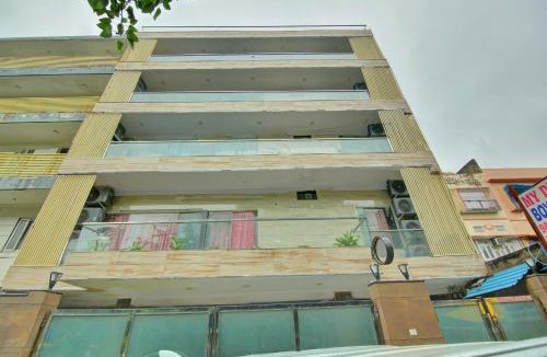 Malviya Nagar Hotel | Hotel O The Arrow Infront of Max Hospital